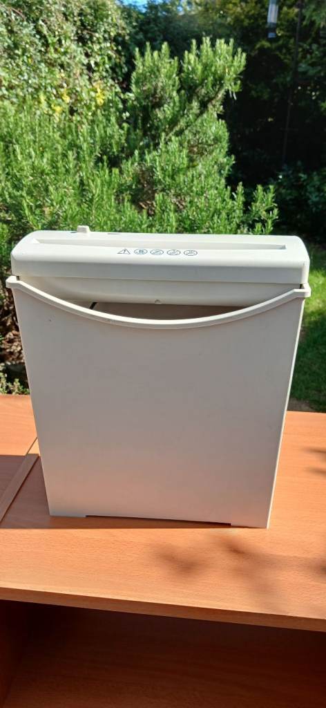 Paper shredder 