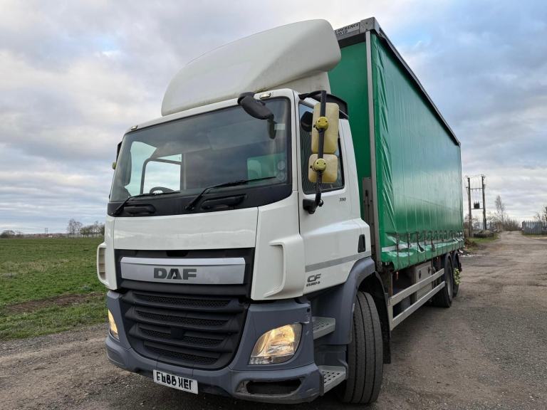 2015 DAF CF 75.330 26T CURTAIN SIDER WITH MOFFETT ATTACHMENT
