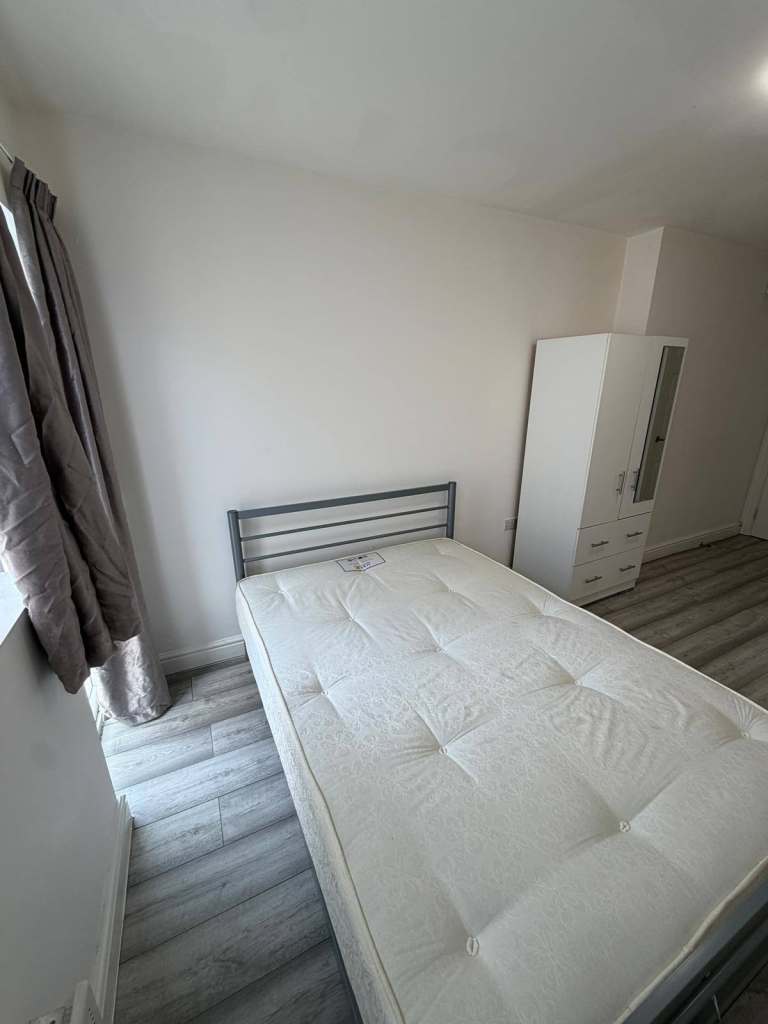 Studio to Rent in Wadham Edrick Road HA8 9HY