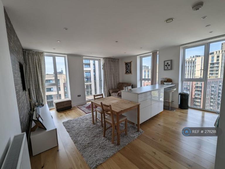 1 bedroom flat in Emily Street, London, E16 (1 bed) (#2711218)