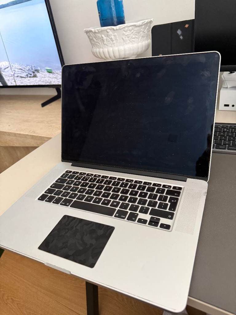 Macbook Pro 15 Inch 2013 inc. charger and magic mouse. 