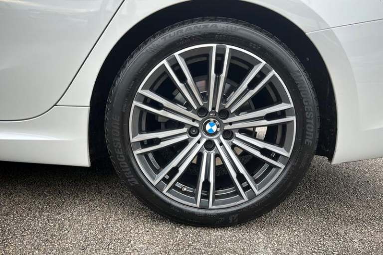 2021 BMW 3 Series 320i M Sport 5dr Step Auto ** Rear Parking Camera - Heated Seats ** Semi-Au Est...