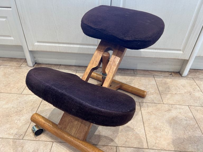 Kneeling stool