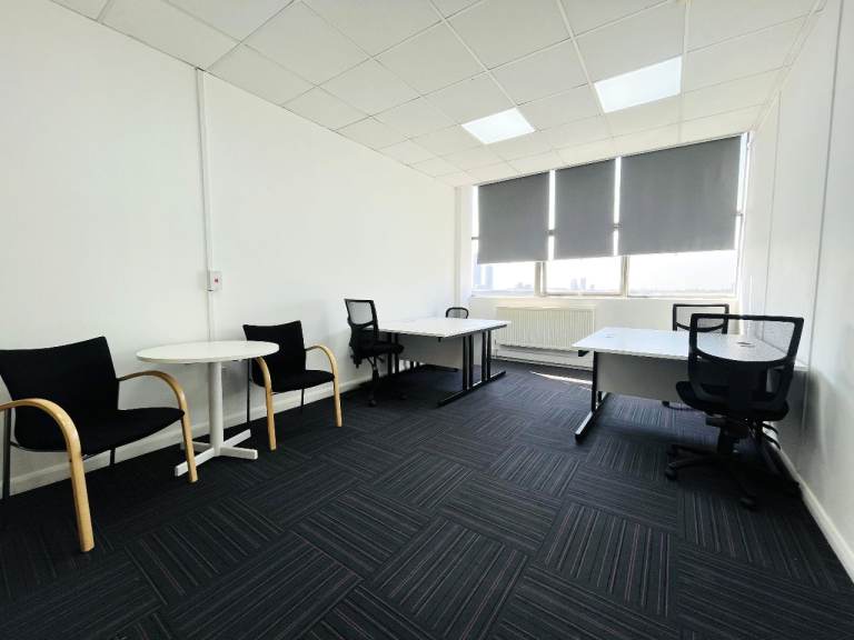 Self Contained Office / Beauty Studio to rent in Park Royal NW10