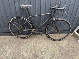 Gravel Bike with Mudguards – Black, Good Condition