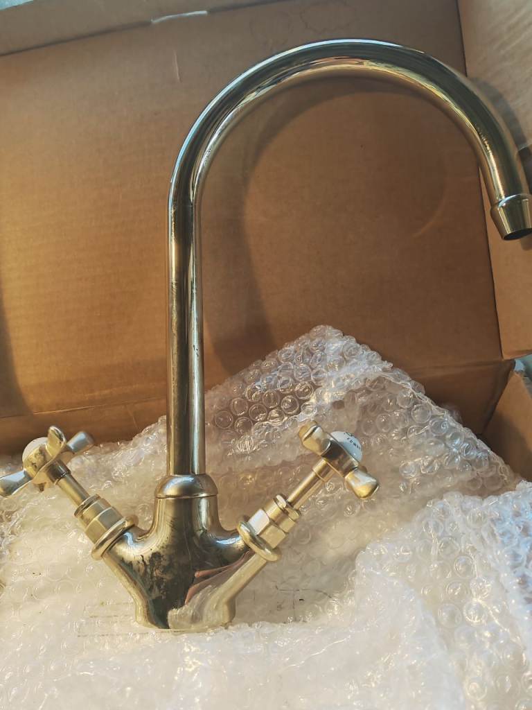 Santura Edwardian kitchen mono tap 