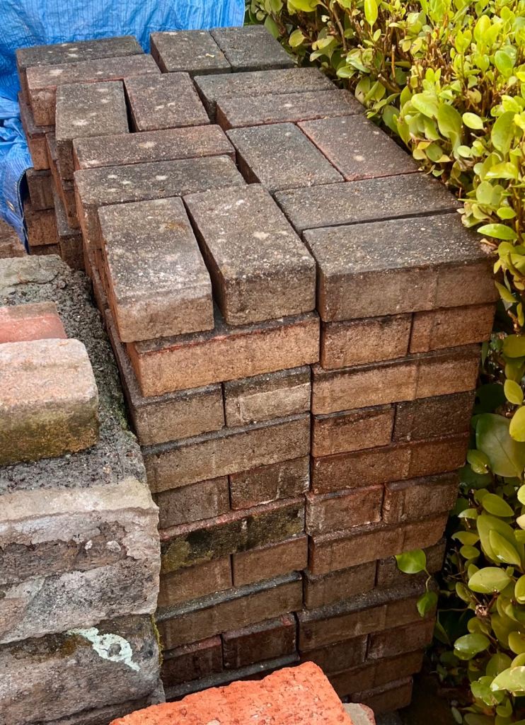 Free-Patio/driveway brick paving