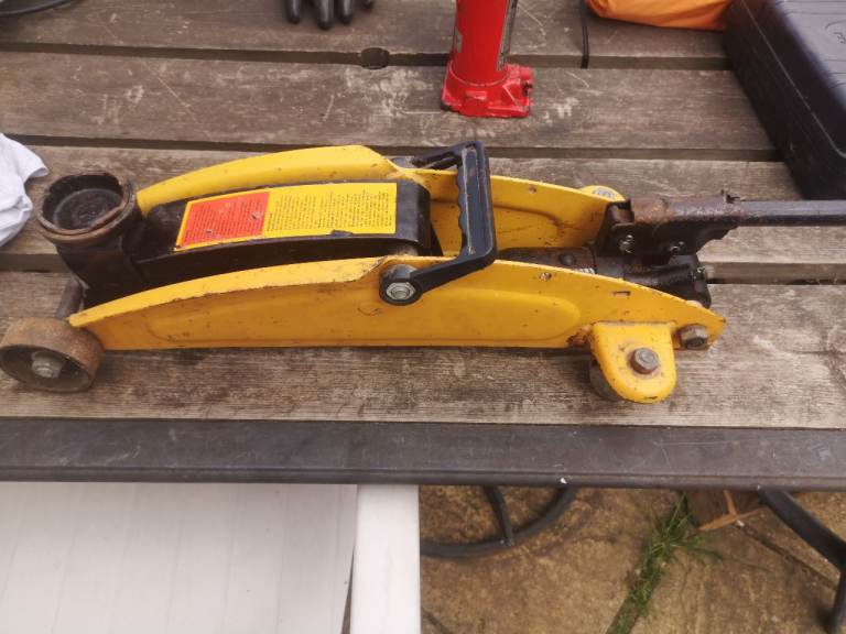 Trolley Jack 2 Tonne Lifting Capacity
