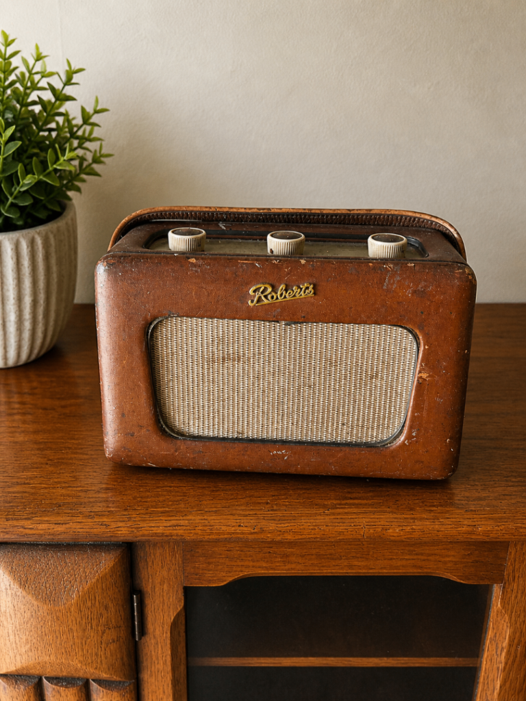 Vintage Roberts Radio – Retro Portable – Brown Case