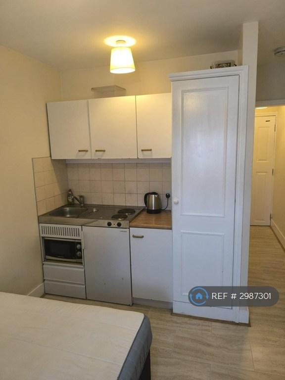 1 bedroom in Mornington Road, London, E11 (#2987301)