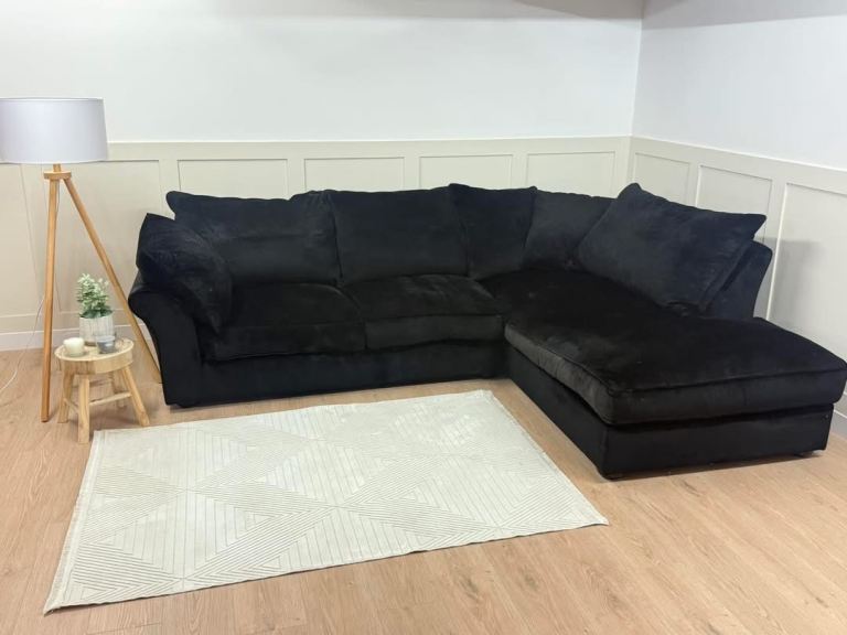 New Stock! HIGH STREET BRAND - Collins and Hays Large Black Corner Sofa