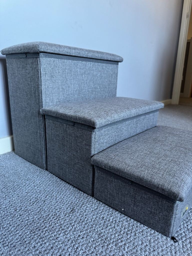 Dog/pet steps with storage
