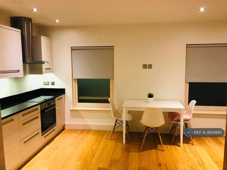 1 bedroom flat in Cross St, Reading, RG1 (1 bed) (#2850665)