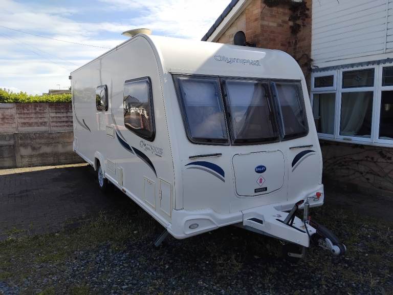 2013 Bailey Olympus II 530/4, Fixed Bed, Motor Mover, Awning, Extras 