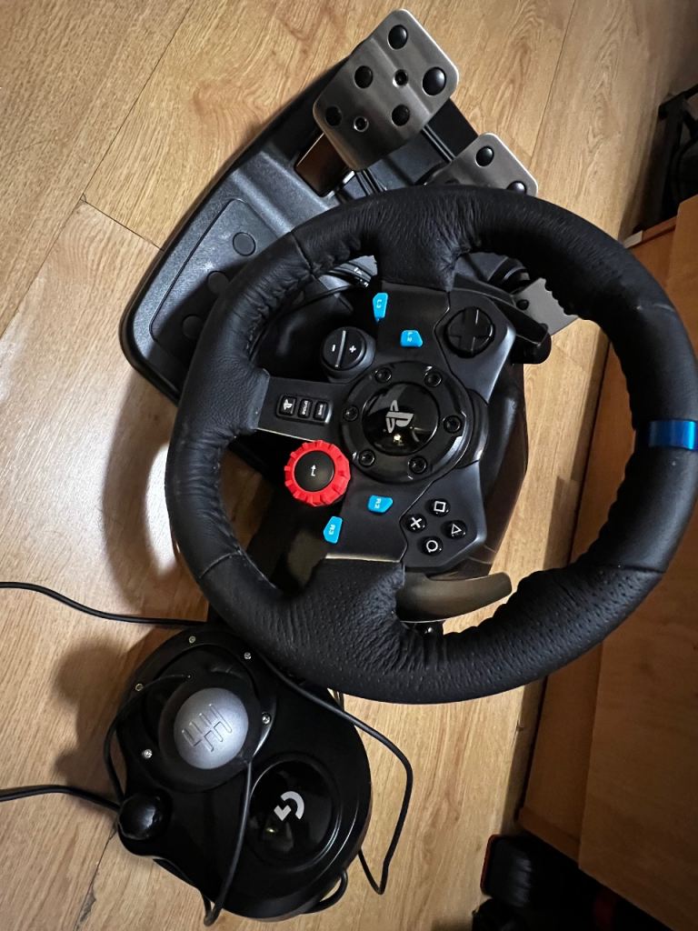 Logitech G29 wheel, pedals and shifter