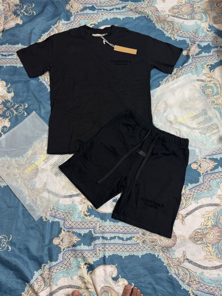 Black essentials short size s
