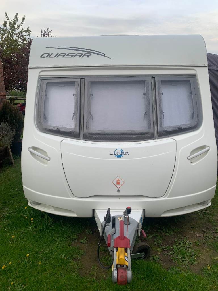 2010 LUNA QUASAR 462, 2 BERTH,MOTOR MOVER ,AIR AWNING,SUPER COND.