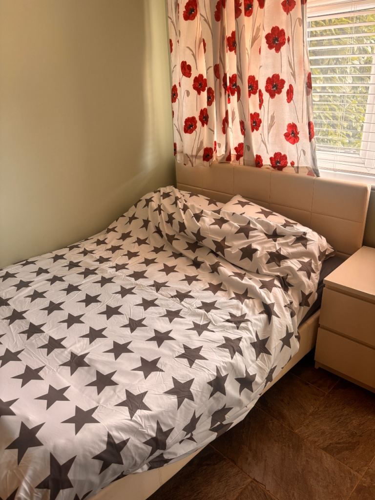 Studio room with kitchen and bathroom 
