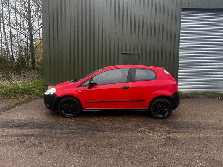 Fiat Punto Dynamic Sport ,Drives Perfect, ISOFIX seats in rear, Extensive Service History,Long MOT!