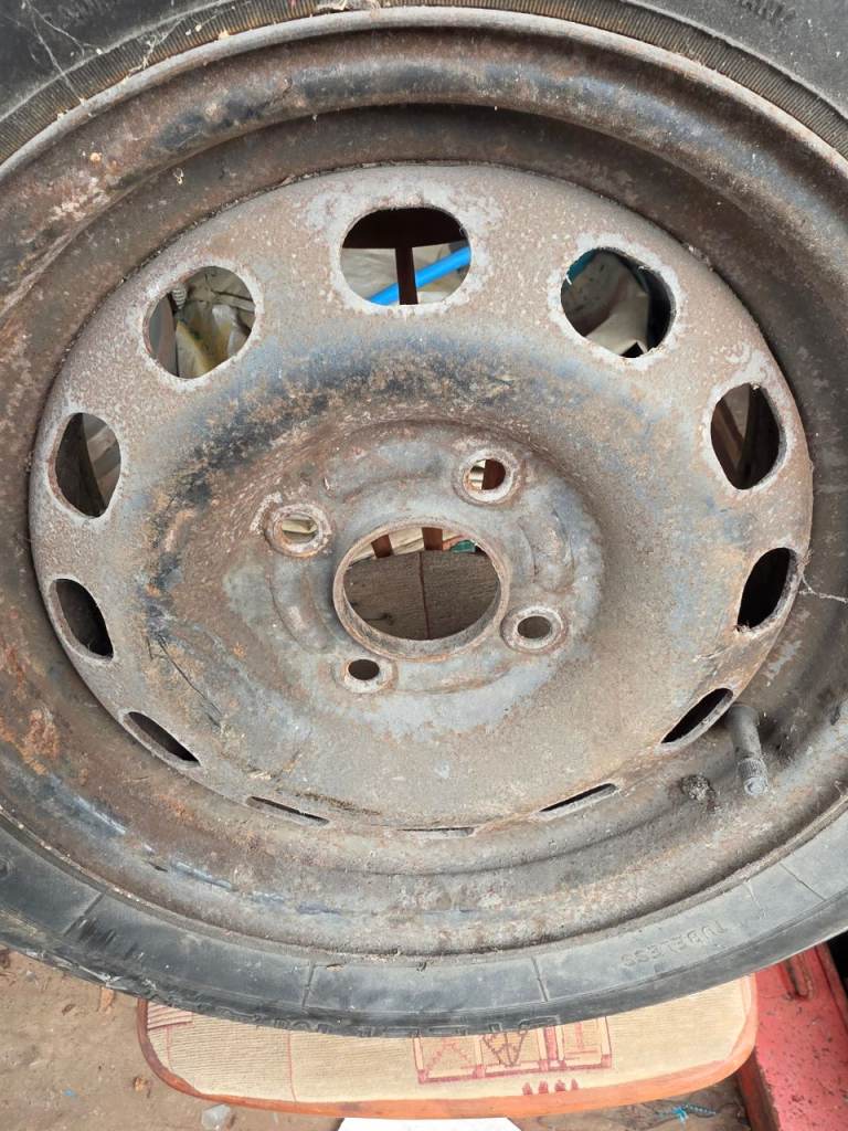 Trailer rim and tyre