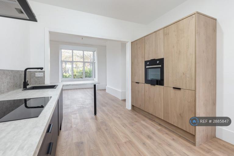 1 bedroom flat in St. Annes Road East, Lytham St. Annes, FY8 (1 bed) (#2885847)