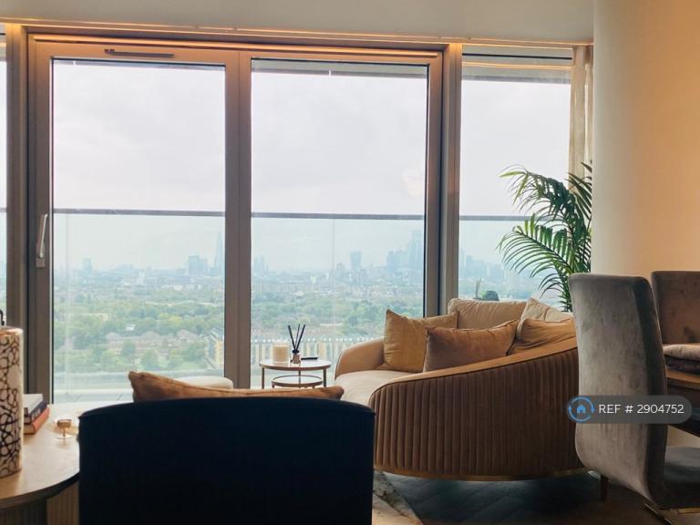 2 bedroom flat in Landmark West Tower, London, E14 (2 bed) (#2904752)