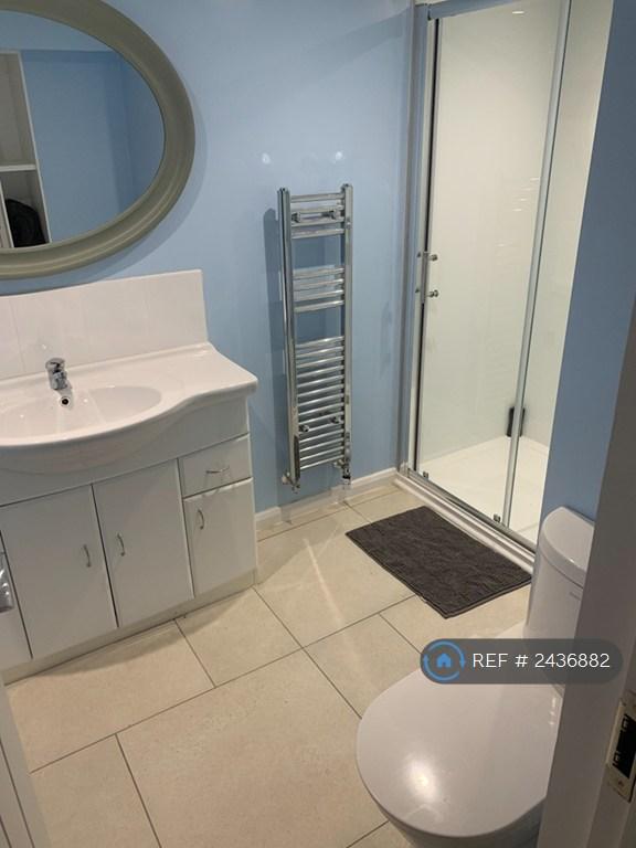 4 bedroom flat in Devonport Road, Plymouth, PL3 (4 bed) (#2436882)