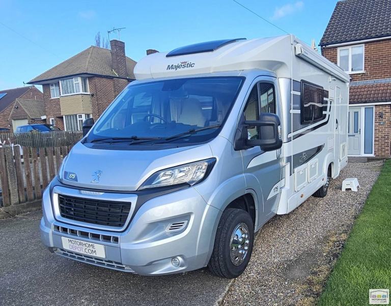 Elddis Majestic 175 - 2017 - End Washroom - FOR SALE