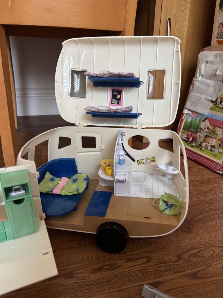 Sylvanian Families Caravan Toy Playset – Good Condition