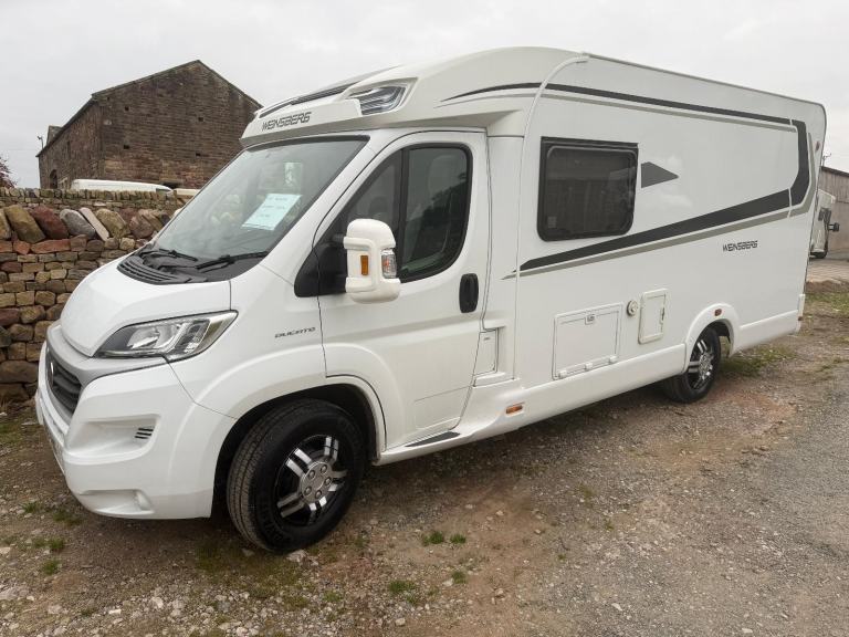 2017 - Weinsberg Caracompact - 2.3ltr - 67,000 miles - 3 berth / 4 belts 
