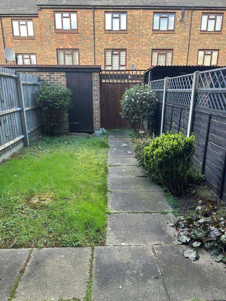 DOUBLE ROOM AVAILABLE NOW SEVEN SISTERS, N15– 3 minutes from station