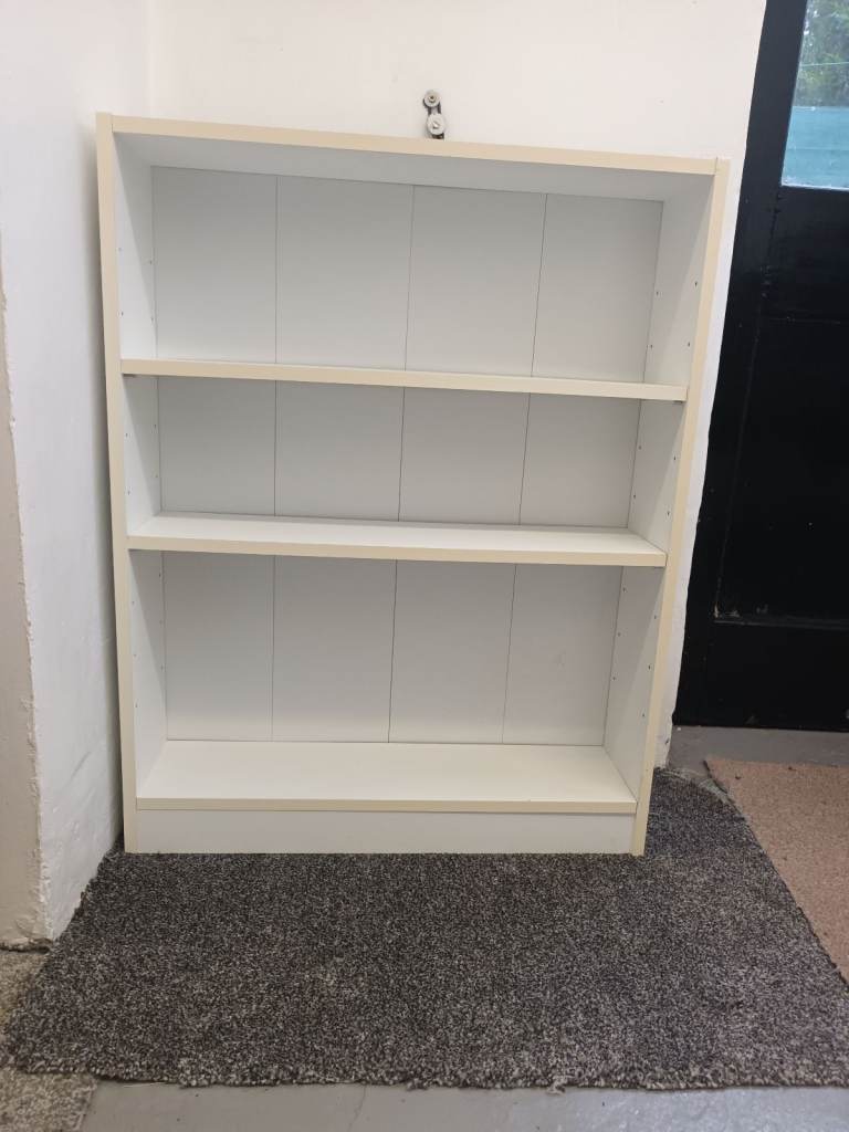 Bookcase (65cm wide x 16cm deep x 82cm high)