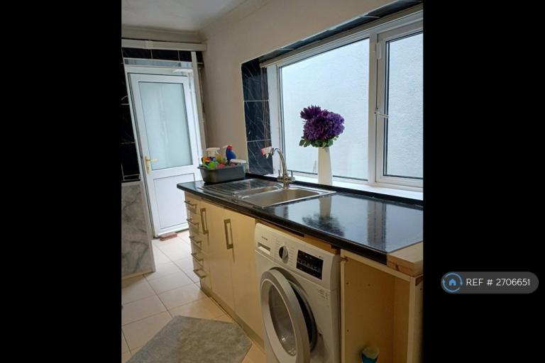 3 bedroom house in Augusta Street, Cardiff, CF24 (3 bed) (#2706651)