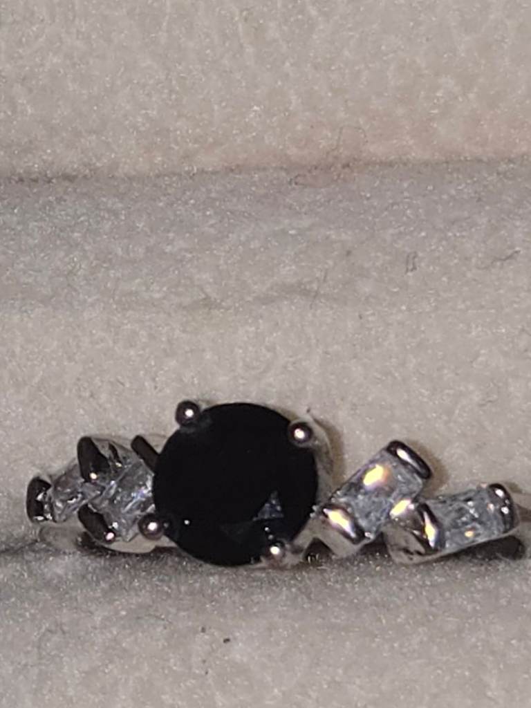 Beautiful ring black stone size L adjustable 