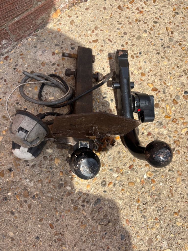 Tow bar bit