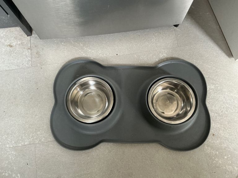 Dogs water and food no mess mat with stainless steel bowls 