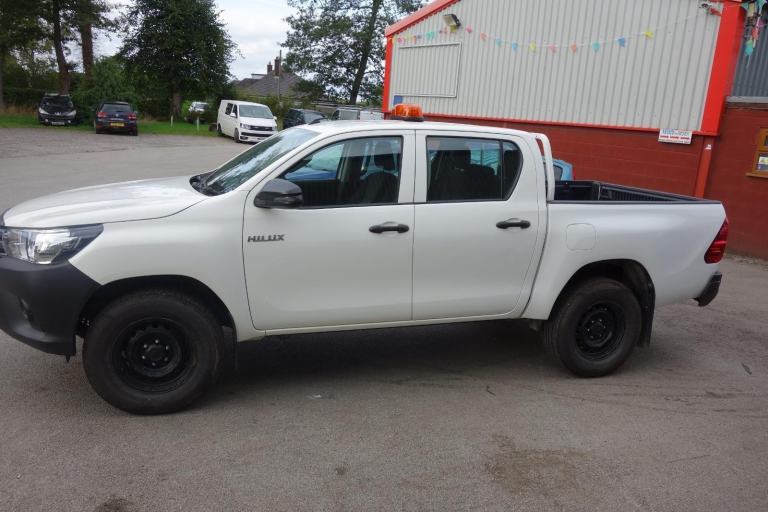 Toyota Hilux 2.4 D-4D Active Pickup Extended Cab 4dr Diesel Manual 4W... 2020/20