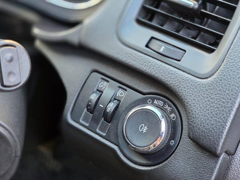 2013 Vauxhall Insignia 2.0 CDTi ecoFLEX Design Nav 5dr [Start Stop] HATCHBACK DIESEL Manual