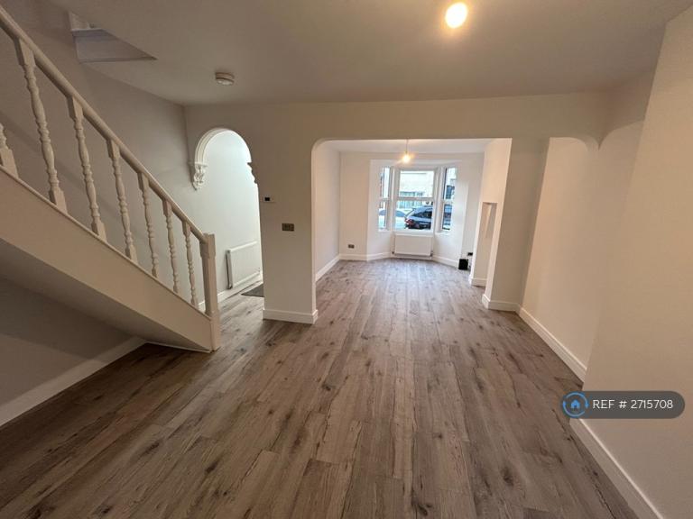 3 bedroom house in Curtis Street, Swindon, SN1 (3 bed) (#2715708)