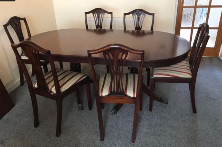 French polished extendable mahogany dining table & 6 chairs- seats 6-10 people, excellent condition 