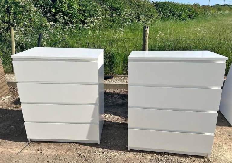 image for 2 doors wardrobe for sale 