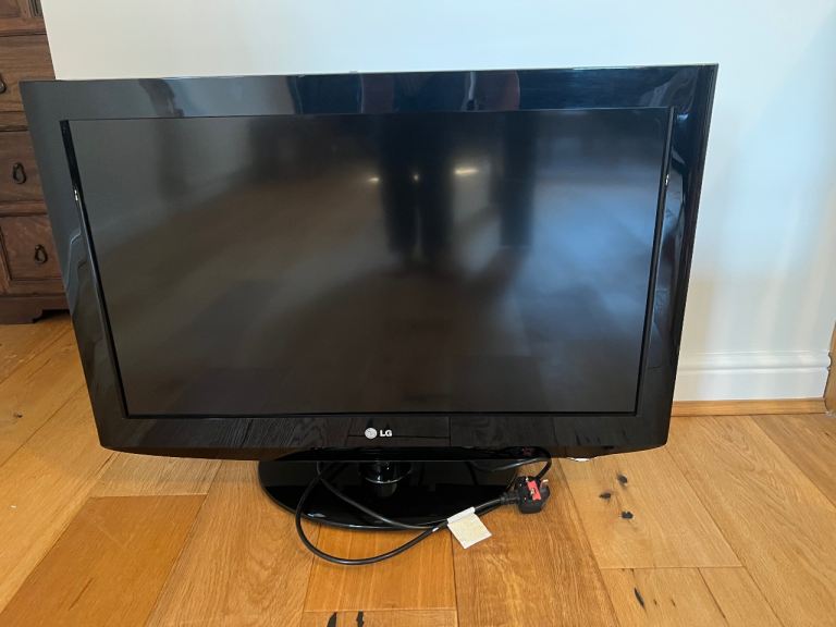 LG 32” TV Model 32LH2000 With Stand and Remote 