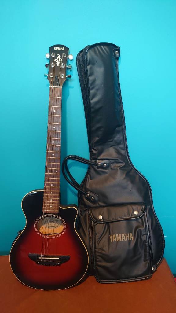 Yamaha Acoustic Guitar with Gig Bag – Good Condition