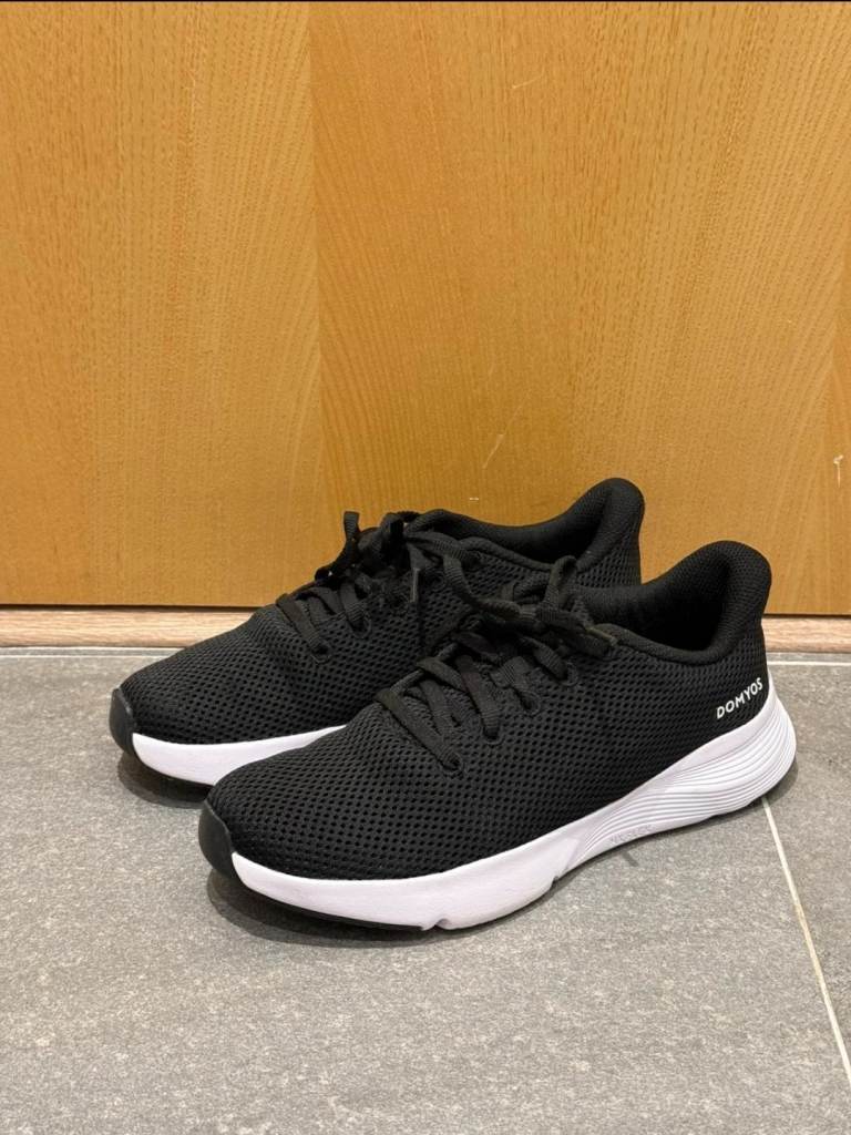 Black Trainers 