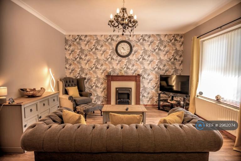 2 bedroom flat in Ennerdale Road, Cleator Moor, CA25 (2 bed) (#2962074)