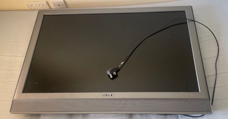 Sony Bravia KDL-32P3020 32 -inch LCD 720 pixels 50 Hz TV