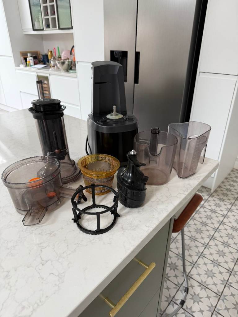 Professional Juice Master Cold Press with Accessories & Manual