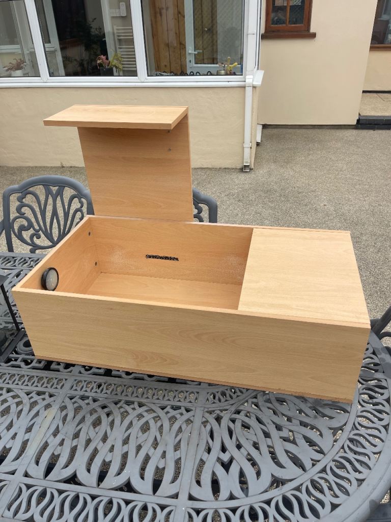 Wooden Tortoise Table with Sleeping Shelter – Ideal for Hatchlings & Young Tortoises