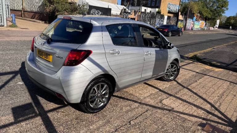 Toyota, YARIS, Hatchback, 2015, Manual, 998 (cc), 5 doors