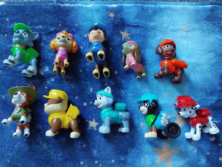 Paw patrol figures 